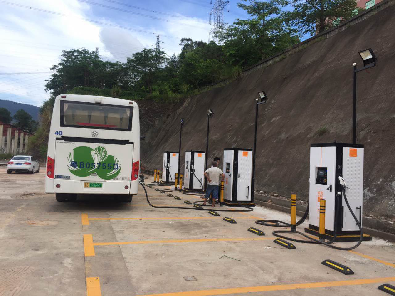 大巴車充電圖